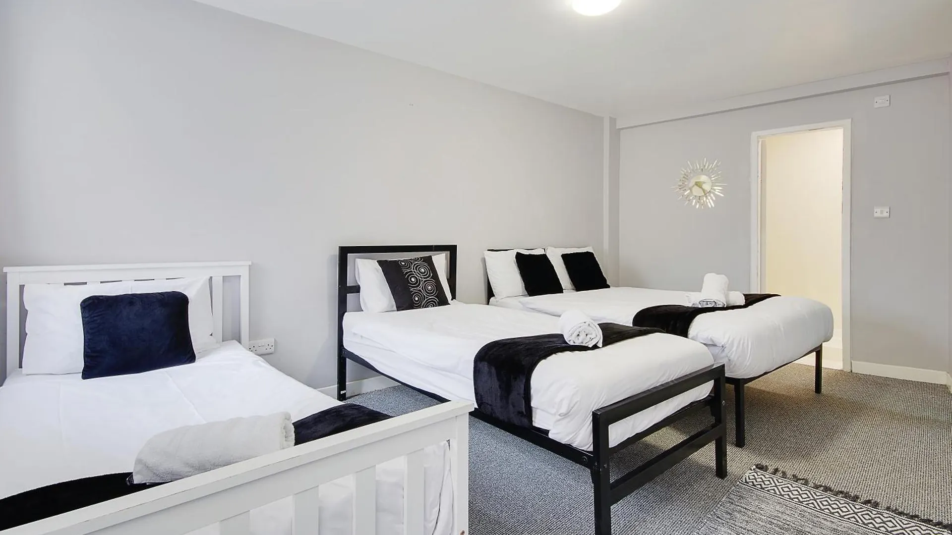 Azure Beach Hotel Bornemouth 2*,