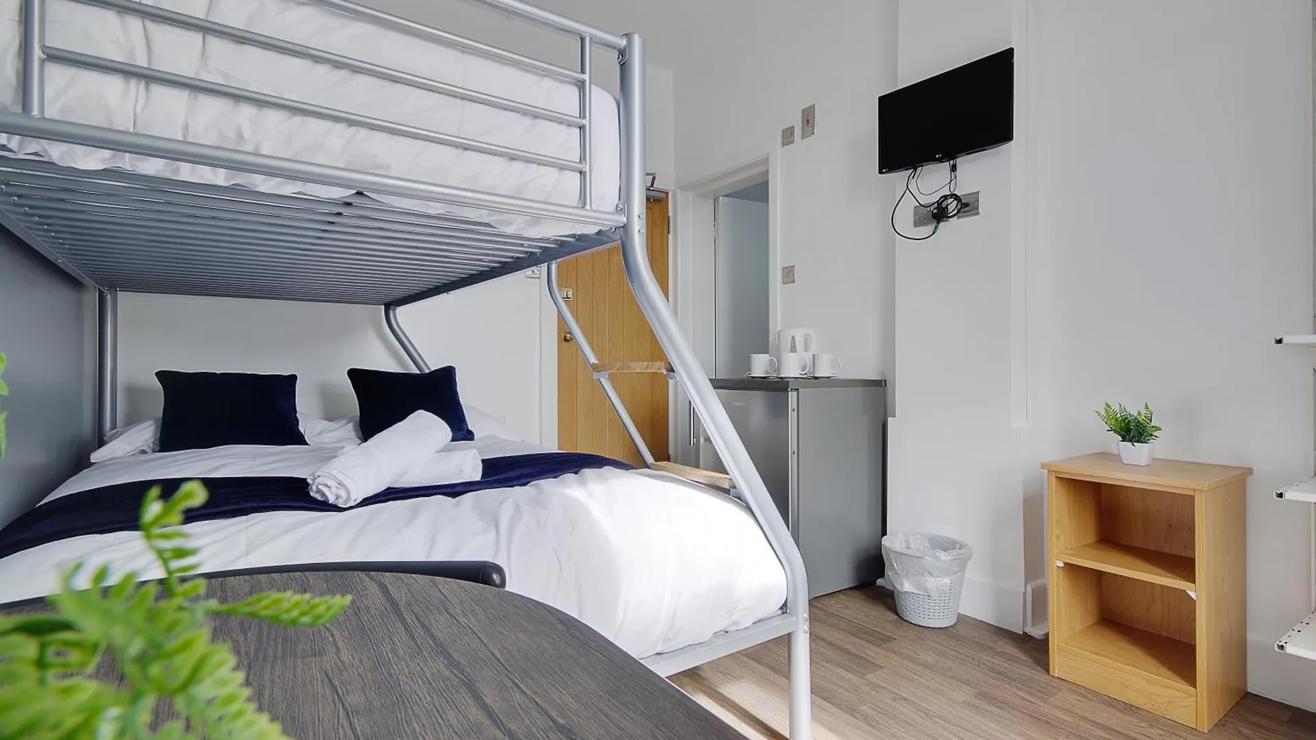 Azure Beach Hotel Bornemouth
